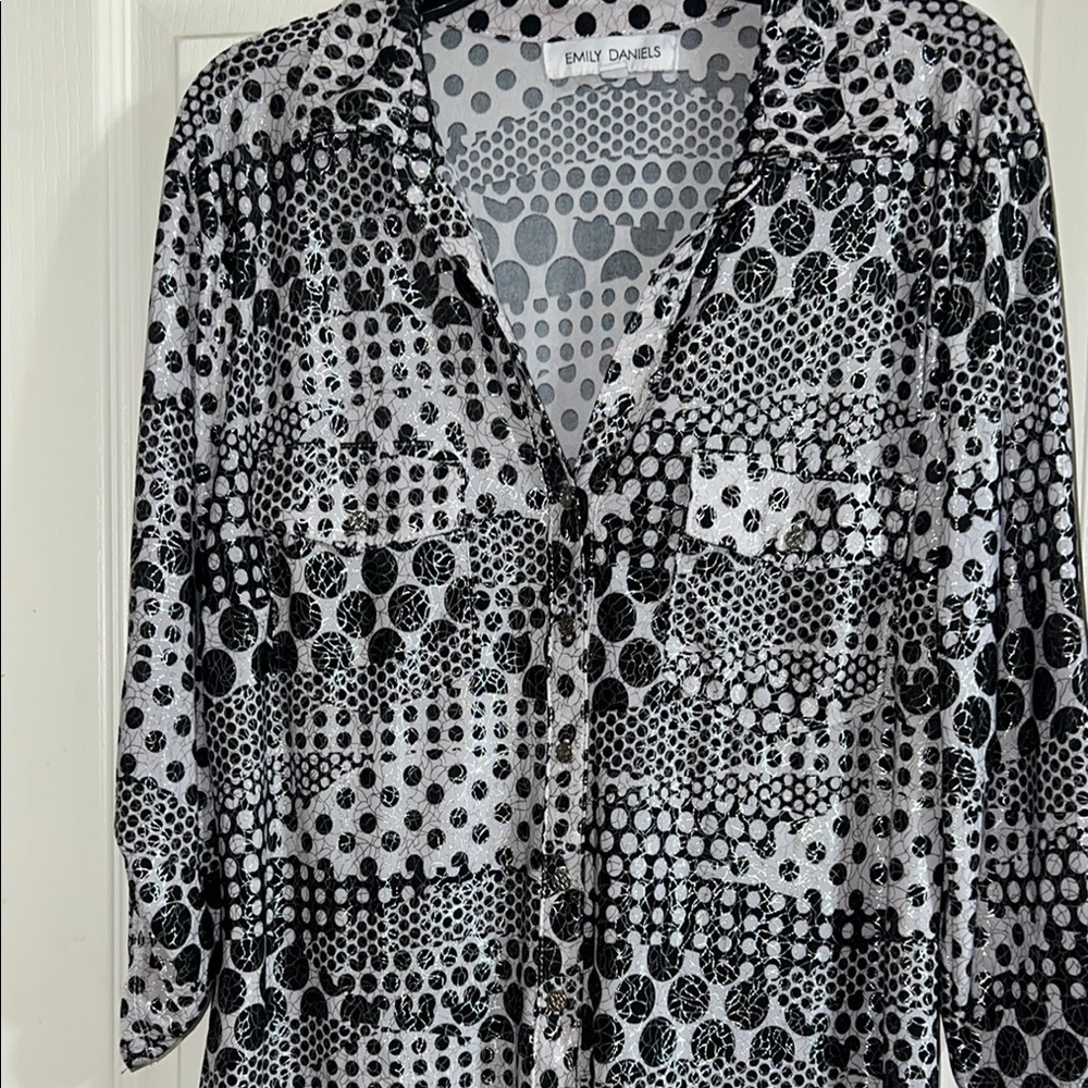 Black‎ and Rose Graphic 3/4 Sleeve Button Down Blouse - Picture 12 of 13